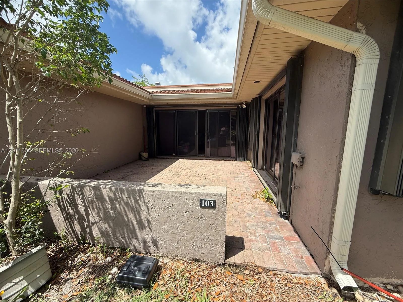 103 Tweedbrook Ln, Hollywood, Florida 33021, Hollywood, Florida 33021, 2 Bedrooms Bedrooms, ,2 BathroomsBathrooms,Residential,For Sale,103 Tweedbrook Ln, Hollywood, Florida 33021,A12011604
