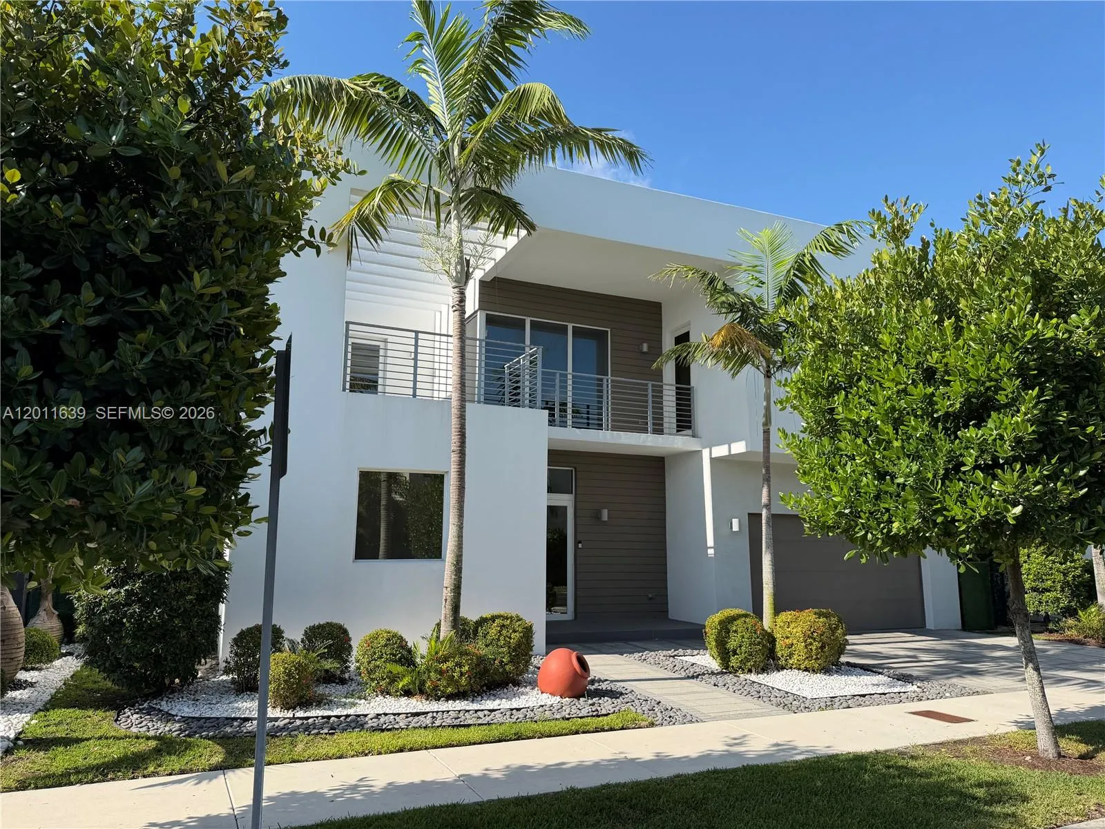 9980 Nw 74th Ter, Doral, Florida 33178, Doral, Florida 33178, 5 Bedrooms Bedrooms, ,5 BathroomsBathrooms,Residential,For Sale,9980 Nw 74th Ter, Doral, Florida 33178,A12011639