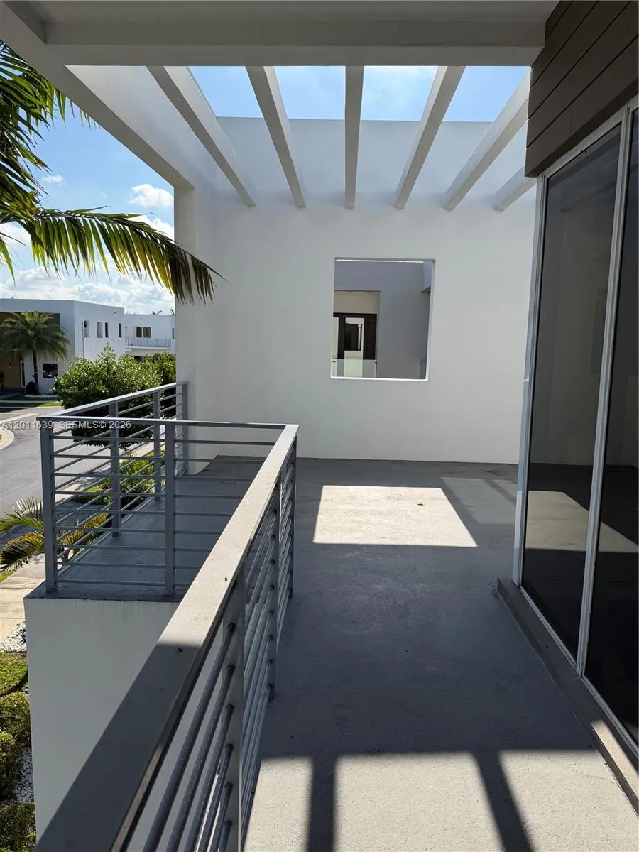 9980 Nw 74th Ter, Doral, Florida 33178, Doral, Florida 33178, 5 Bedrooms Bedrooms, ,5 BathroomsBathrooms,Residential,For Sale,9980 Nw 74th Ter, Doral, Florida 33178,A12011639