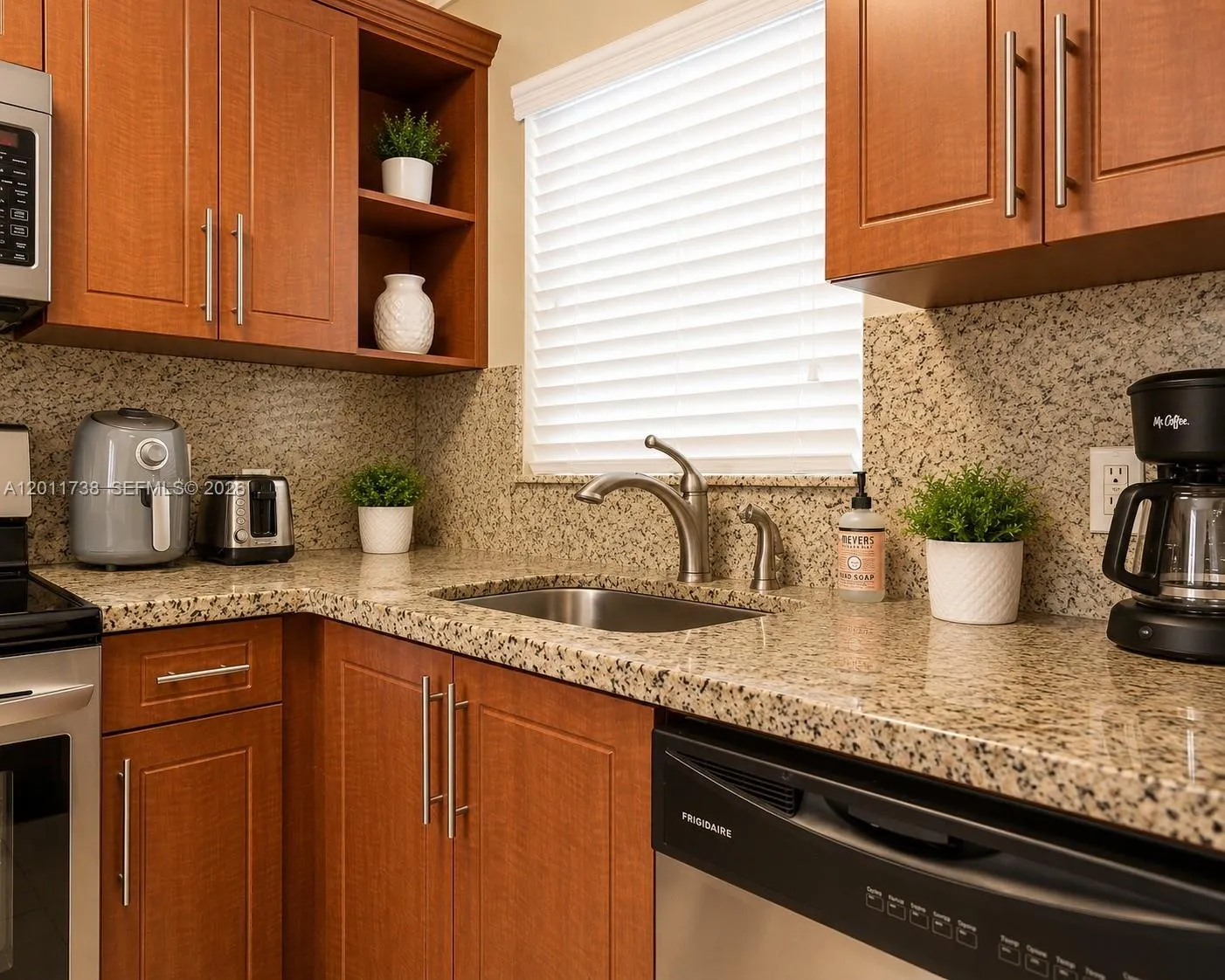 2900 W Sunrise Lakes Dr 101, Sunrise, Florida 3332, Sunrise, Florida 33322, 2 Bedrooms Bedrooms, ,2 BathroomsBathrooms,Residential,For Sale,2900 W Sunrise Lakes Dr 101, Sunrise, Florida 3332,A12011738