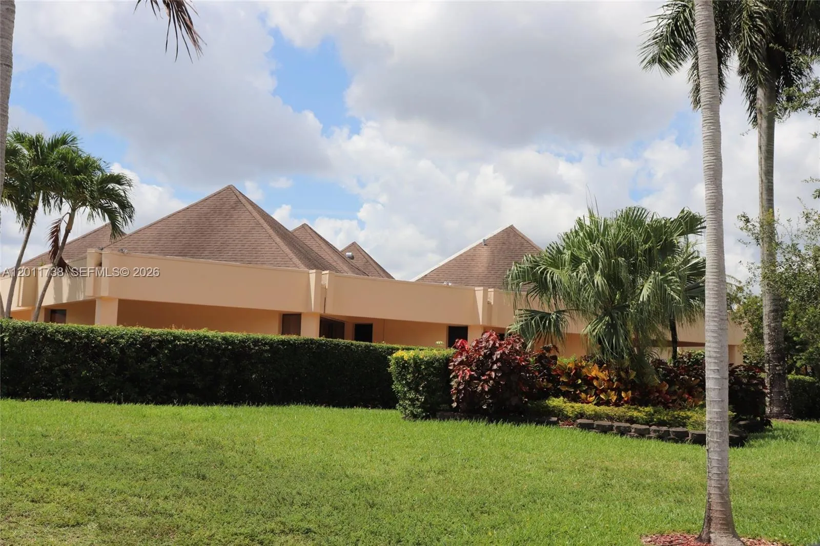 2900 W Sunrise Lakes Dr 101, Sunrise, Florida 3332, Sunrise, Florida 33322, 2 Bedrooms Bedrooms, ,2 BathroomsBathrooms,Residential,For Sale,2900 W Sunrise Lakes Dr 101, Sunrise, Florida 3332,A12011738