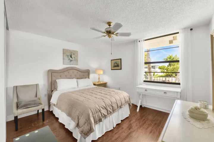 Guest bedroom