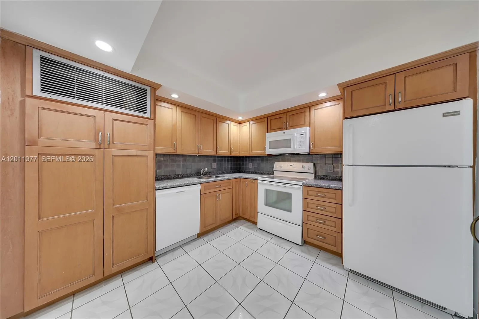 2801 Ne 183rd St 912w, Aventura, Florida 33160, Aventura, Florida 33160, 2 Bedrooms Bedrooms, ,2 BathroomsBathrooms,Residential,For Sale,2801 Ne 183rd St 912w, Aventura, Florida 33160,A12011977