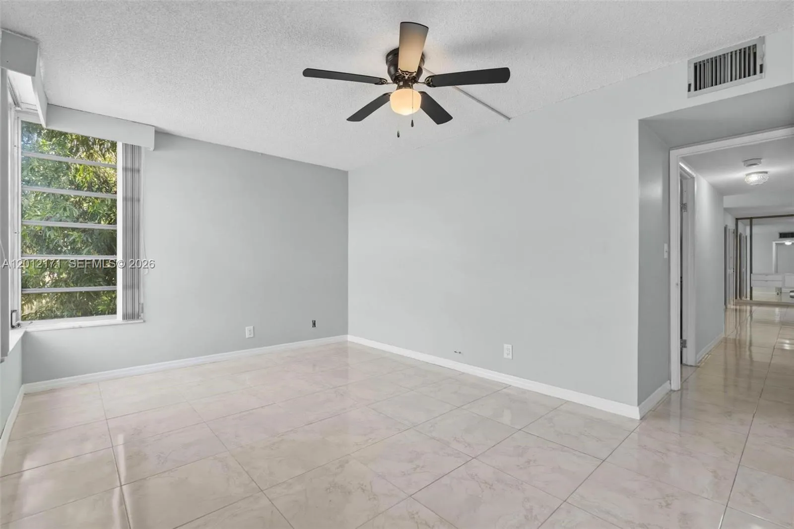 950 Ne 199th St 2h, Miami, Florida 33179, Miami, Florida 33179, 2 Bedrooms Bedrooms, ,2 BathroomsBathrooms,Residential,For Sale,950 Ne 199th St 2h, Miami, Florida 33179,A12012171
