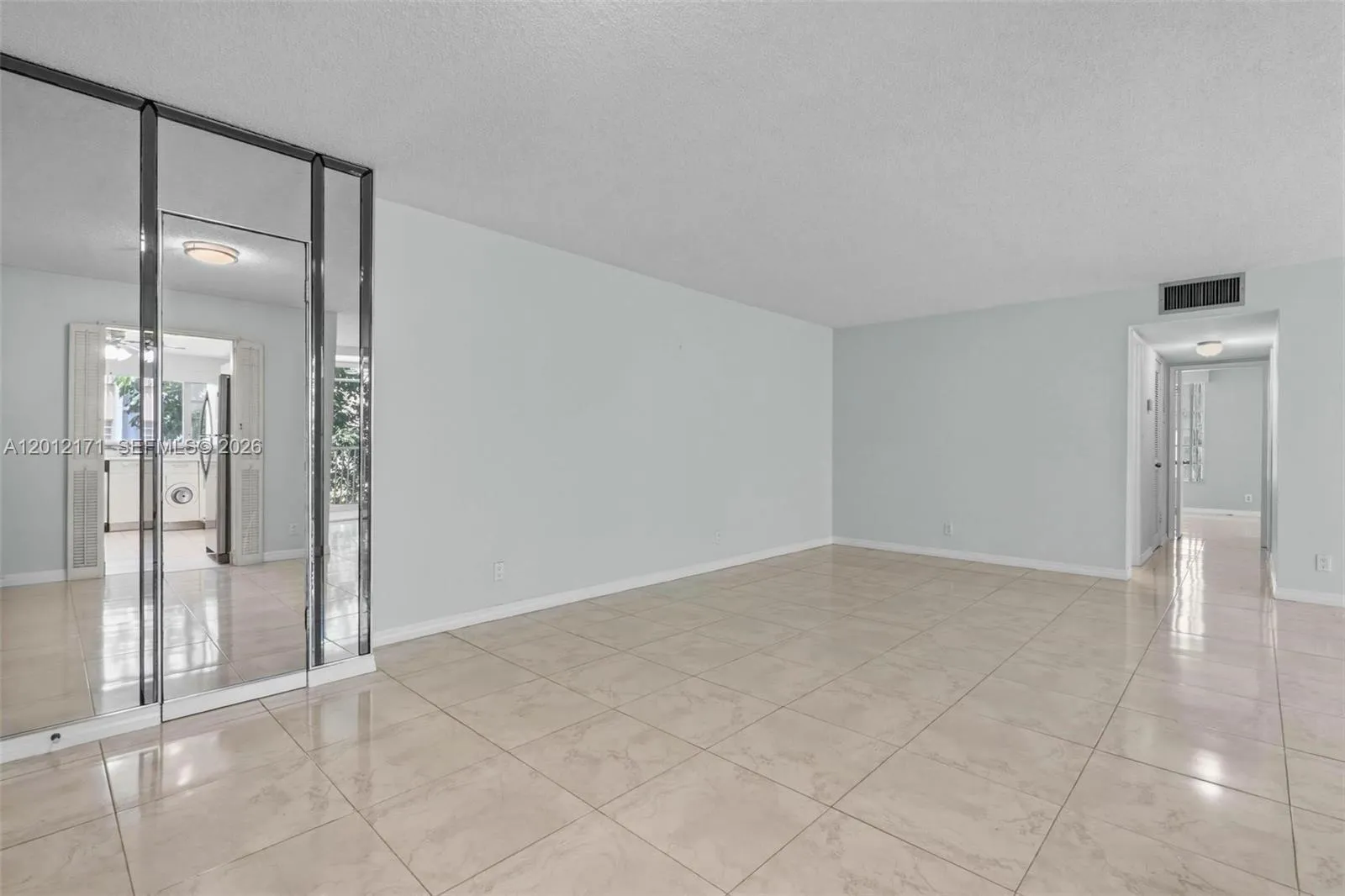 950 Ne 199th St 2h, Miami, Florida 33179, Miami, Florida 33179, 2 Bedrooms Bedrooms, ,2 BathroomsBathrooms,Residential,For Sale,950 Ne 199th St 2h, Miami, Florida 33179,A12012171