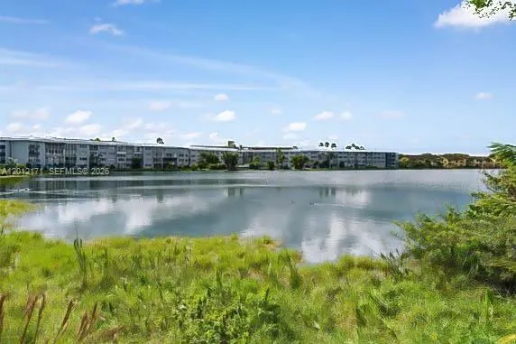 950 Ne 199th St 2h, Miami, Florida 33179, Miami, Florida 33179, 2 Bedrooms Bedrooms, ,2 BathroomsBathrooms,Residential,For Sale,950 Ne 199th St 2h, Miami, Florida 33179,A12012171