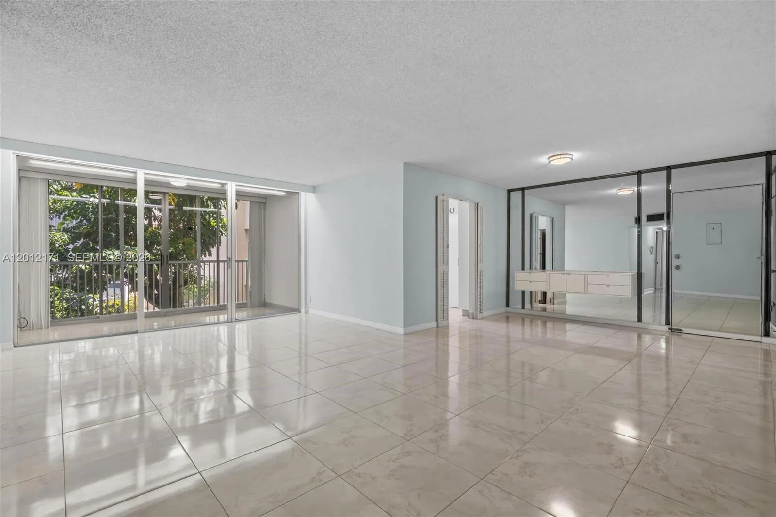 950 Ne 199th St 2h, Miami, Florida 33179, Miami, Florida 33179, 2 Bedrooms Bedrooms, ,2 BathroomsBathrooms,Residential,For Sale,950 Ne 199th St 2h, Miami, Florida 33179,A12012171