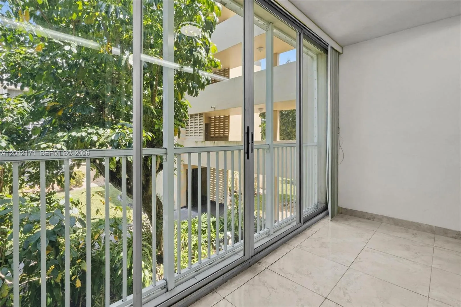 950 Ne 199th St 2h, Miami, Florida 33179, Miami, Florida 33179, 2 Bedrooms Bedrooms, ,2 BathroomsBathrooms,Residential,For Sale,950 Ne 199th St 2h, Miami, Florida 33179,A12012171