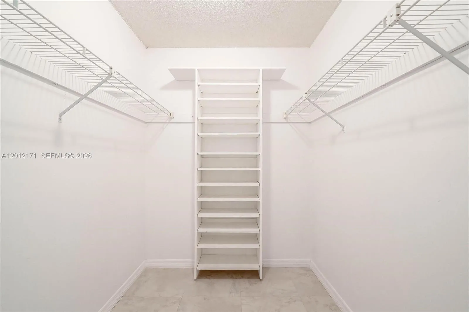 950 Ne 199th St 2h, Miami, Florida 33179, Miami, Florida 33179, 2 Bedrooms Bedrooms, ,2 BathroomsBathrooms,Residential,For Sale,950 Ne 199th St 2h, Miami, Florida 33179,A12012171