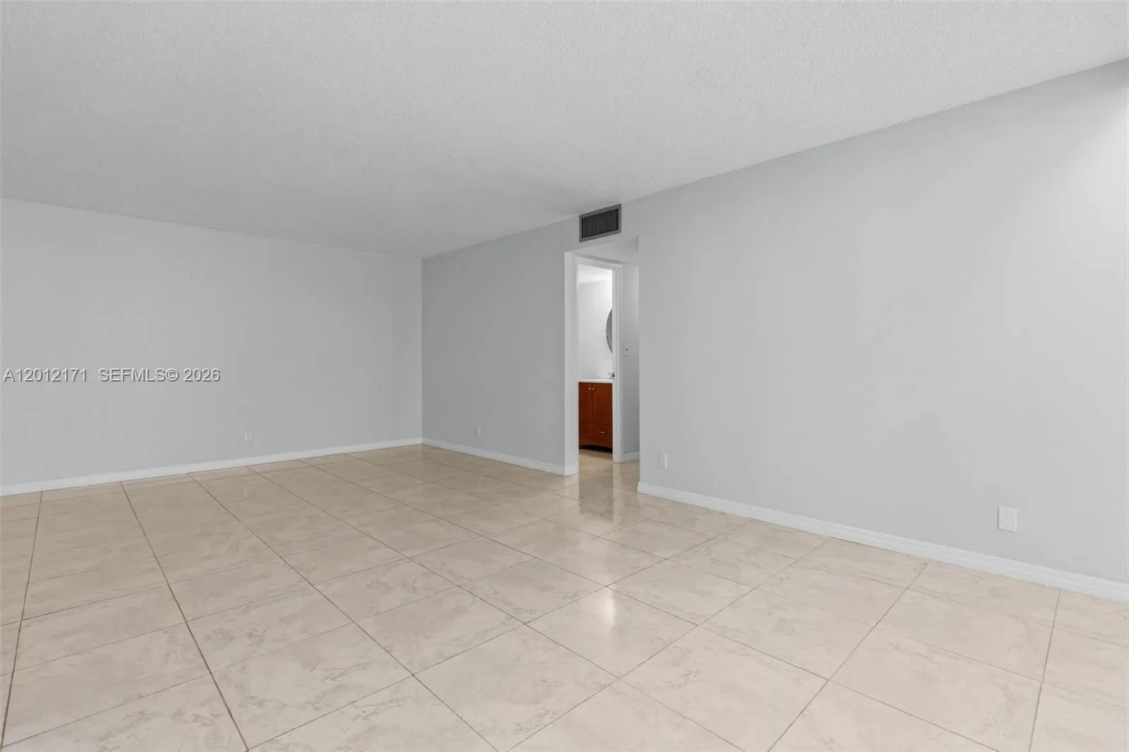 950 Ne 199th St 2h, Miami, Florida 33179, Miami, Florida 33179, 2 Bedrooms Bedrooms, ,2 BathroomsBathrooms,Residential,For Sale,950 Ne 199th St 2h, Miami, Florida 33179,A12012171