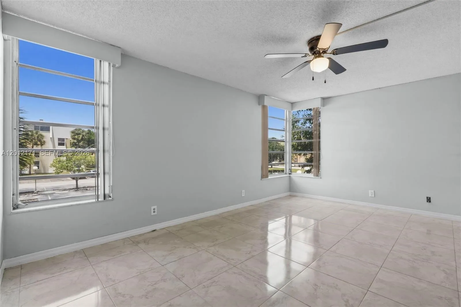 950 Ne 199th St 2h, Miami, Florida 33179, Miami, Florida 33179, 2 Bedrooms Bedrooms, ,2 BathroomsBathrooms,Residential,For Sale,950 Ne 199th St 2h, Miami, Florida 33179,A12012171
