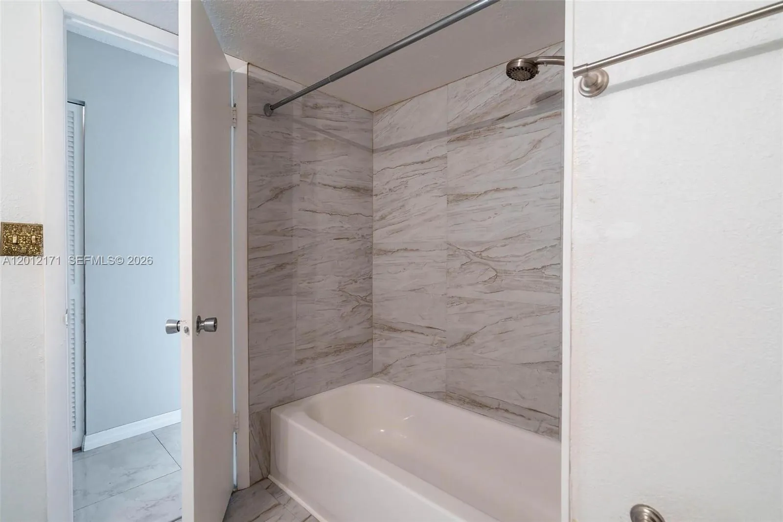 950 Ne 199th St 2h, Miami, Florida 33179, Miami, Florida 33179, 2 Bedrooms Bedrooms, ,2 BathroomsBathrooms,Residential,For Sale,950 Ne 199th St 2h, Miami, Florida 33179,A12012171