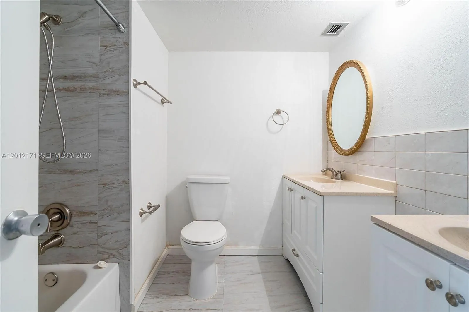 950 Ne 199th St 2h, Miami, Florida 33179, Miami, Florida 33179, 2 Bedrooms Bedrooms, ,2 BathroomsBathrooms,Residential,For Sale,950 Ne 199th St 2h, Miami, Florida 33179,A12012171