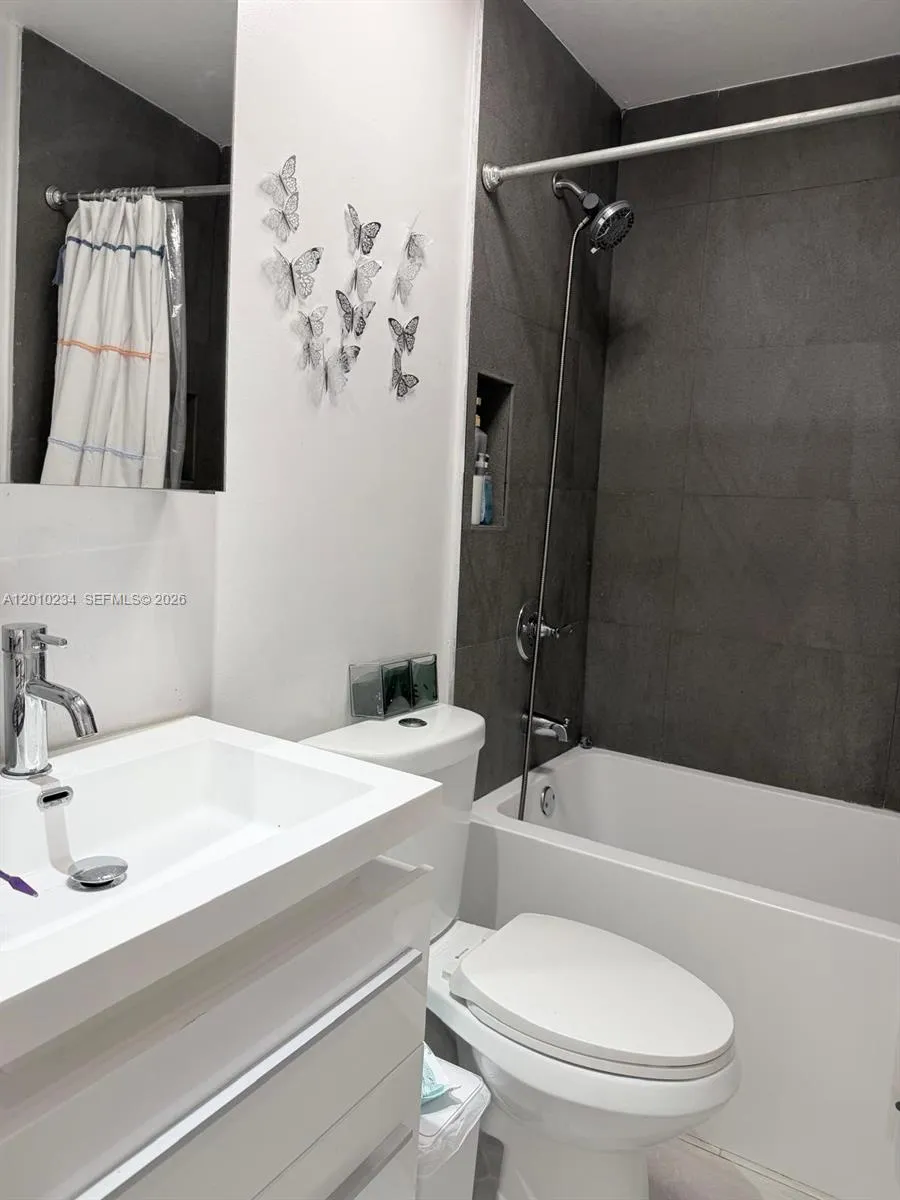 7560 Nw 173rd Ln, Hialeah, Florida 33015, Hialeah, Florida 33015, 3 Bedrooms Bedrooms, ,2 BathroomsBathrooms,Residential,For Sale,7560 Nw 173rd Ln, Hialeah, Florida 33015,A12010234