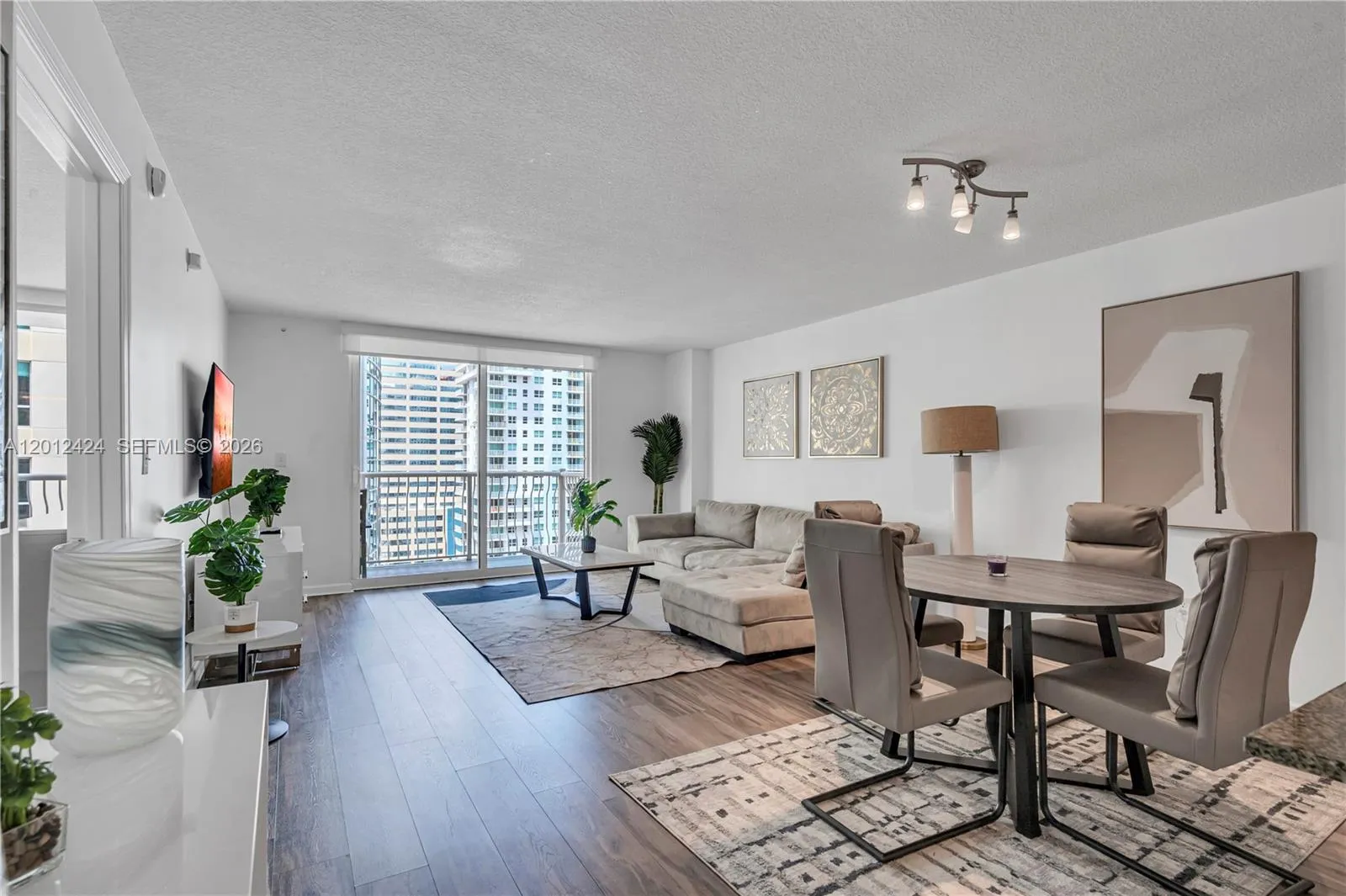 1200 Brickell Bay Dr 2304, Miami, Florida 33131, Miami, Florida 33131, 1 Bedroom Bedrooms, ,1 BathroomBathrooms,Residential,For Sale,1200 Brickell Bay Dr 2304, Miami, Florida 33131,A12012424
