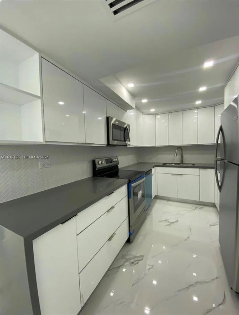 6039 Collins Ave 1033, Miami Beach, Florida 33140, Miami Beach, Florida 33140, 3 Bedrooms Bedrooms, ,2 BathroomsBathrooms,Residential Lease,For Rent,6039 Collins Ave 1033, Miami Beach, Florida 33140,A12012438