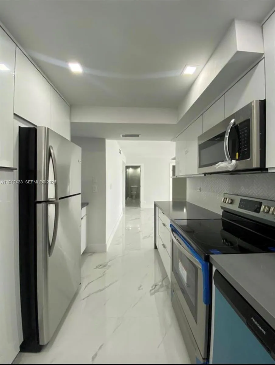6039 Collins Ave 1033, Miami Beach, Florida 33140, Miami Beach, Florida 33140, 3 Bedrooms Bedrooms, ,2 BathroomsBathrooms,Residential Lease,For Rent,6039 Collins Ave 1033, Miami Beach, Florida 33140,A12012438