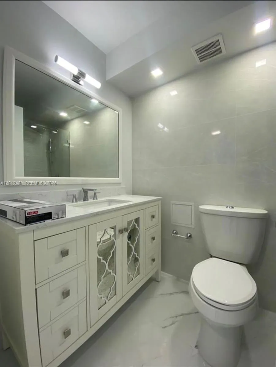 6039 Collins Ave 1033, Miami Beach, Florida 33140, Miami Beach, Florida 33140, 3 Bedrooms Bedrooms, ,2 BathroomsBathrooms,Residential Lease,For Rent,6039 Collins Ave 1033, Miami Beach, Florida 33140,A12012438