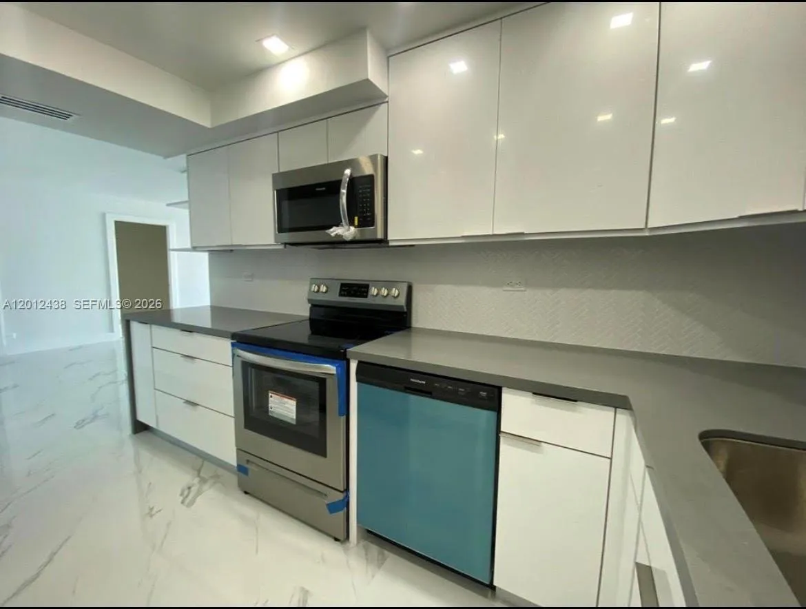 6039 Collins Ave 1033, Miami Beach, Florida 33140, Miami Beach, Florida 33140, 3 Bedrooms Bedrooms, ,2 BathroomsBathrooms,Residential Lease,For Rent,6039 Collins Ave 1033, Miami Beach, Florida 33140,A12012438
