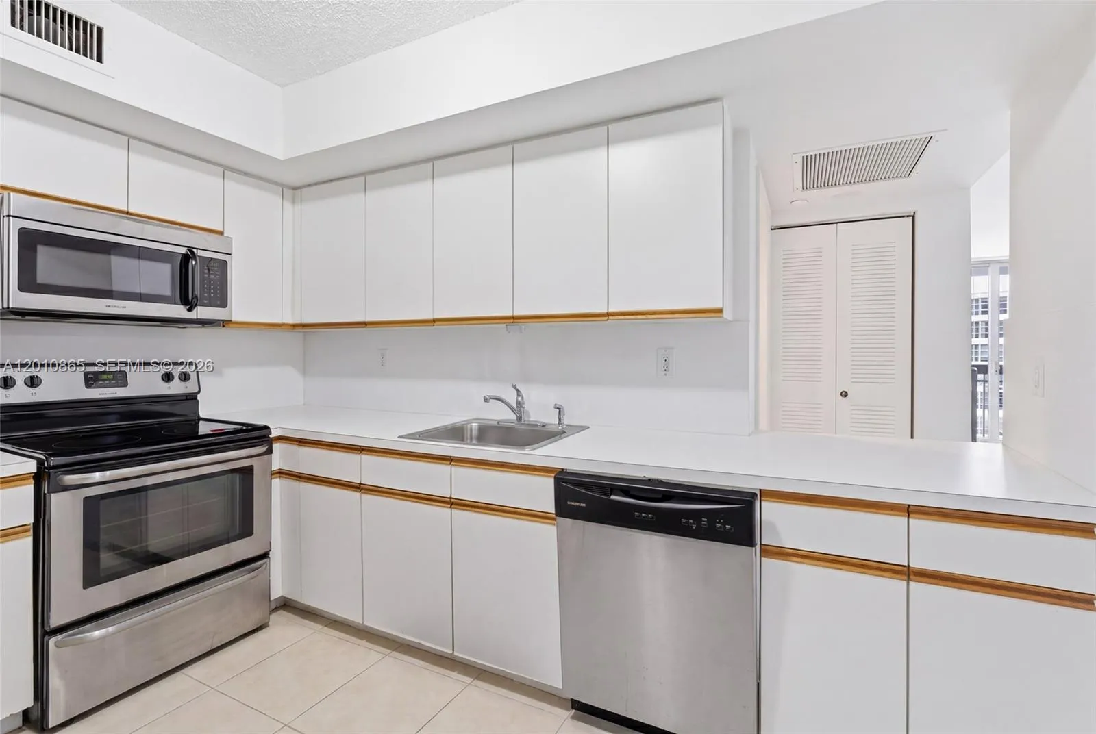19195 Ne 36th Ct 604, Aventura, Florida 33180, Aventura, Florida 33180, 1 Bedroom Bedrooms, ,1 BathroomBathrooms,Residential,For Sale,19195 Ne 36th Ct 604, Aventura, Florida 33180,A12010865
