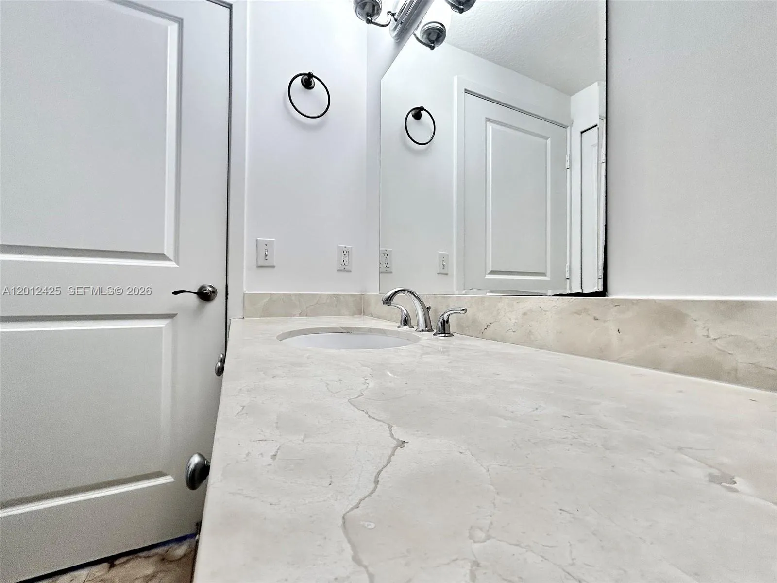170 Se 14th St 2906, Miami, Florida 33131, Miami, Florida 33131, 1 Bedroom Bedrooms, ,1 BathroomBathrooms,Residential,For Sale,170 Se 14th St 2906, Miami, Florida 33131,A12012425