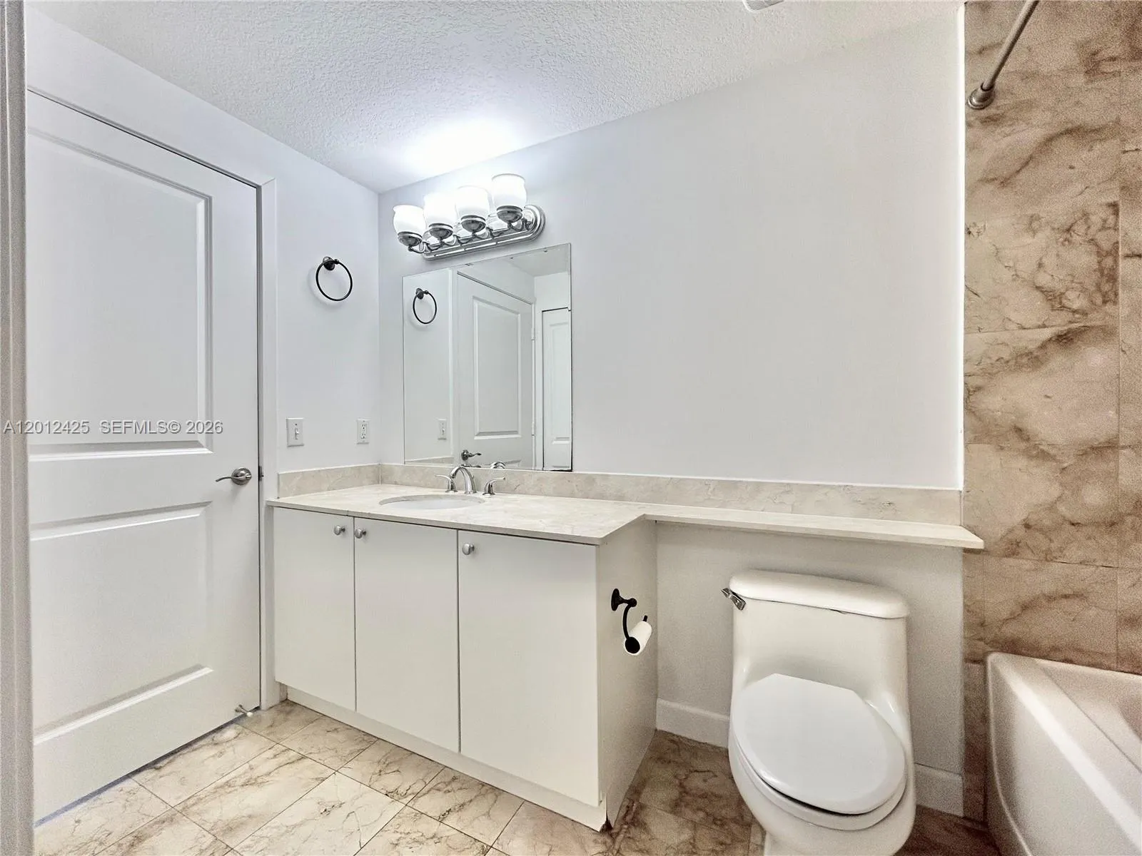 170 Se 14th St 2906, Miami, Florida 33131, Miami, Florida 33131, 1 Bedroom Bedrooms, ,1 BathroomBathrooms,Residential,For Sale,170 Se 14th St 2906, Miami, Florida 33131,A12012425
