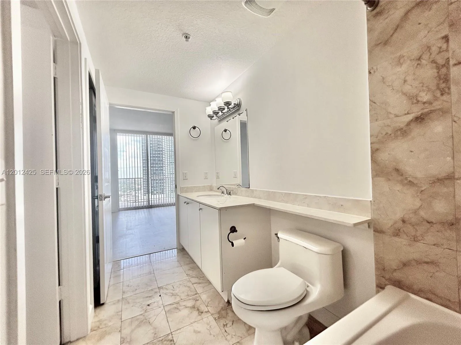 170 Se 14th St 2906, Miami, Florida 33131, Miami, Florida 33131, 1 Bedroom Bedrooms, ,1 BathroomBathrooms,Residential,For Sale,170 Se 14th St 2906, Miami, Florida 33131,A12012425