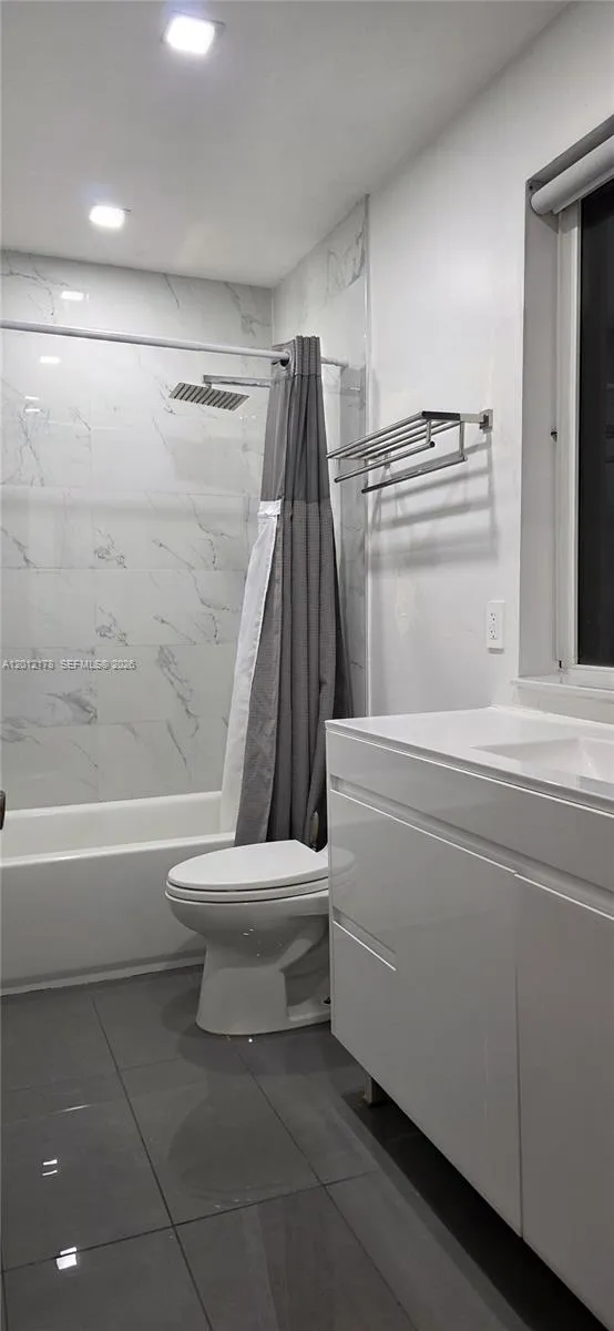 6995 Nw 173rd Dr 2105, Hialeah, Florida 33015, Hialeah, Florida 33015, 3 Bedrooms Bedrooms, ,3 BathroomsBathrooms,Residential Lease,For Rent,6995 Nw 173rd Dr 2105, Hialeah, Florida 33015,A12012178