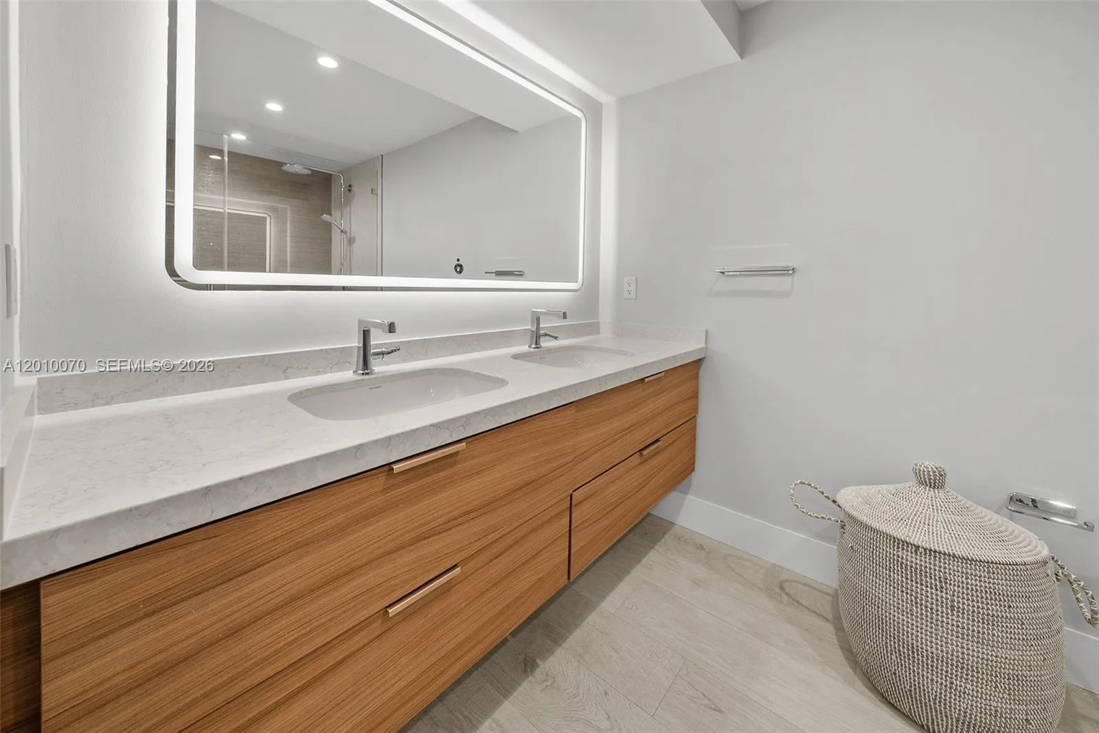 100 Meridian Ave 233, Miami Beach, Florida 33139, Miami Beach, Florida 33139, 2 Bedrooms Bedrooms, ,2 BathroomsBathrooms,Residential,For Sale,100 Meridian Ave 233, Miami Beach, Florida 33139,A12010070