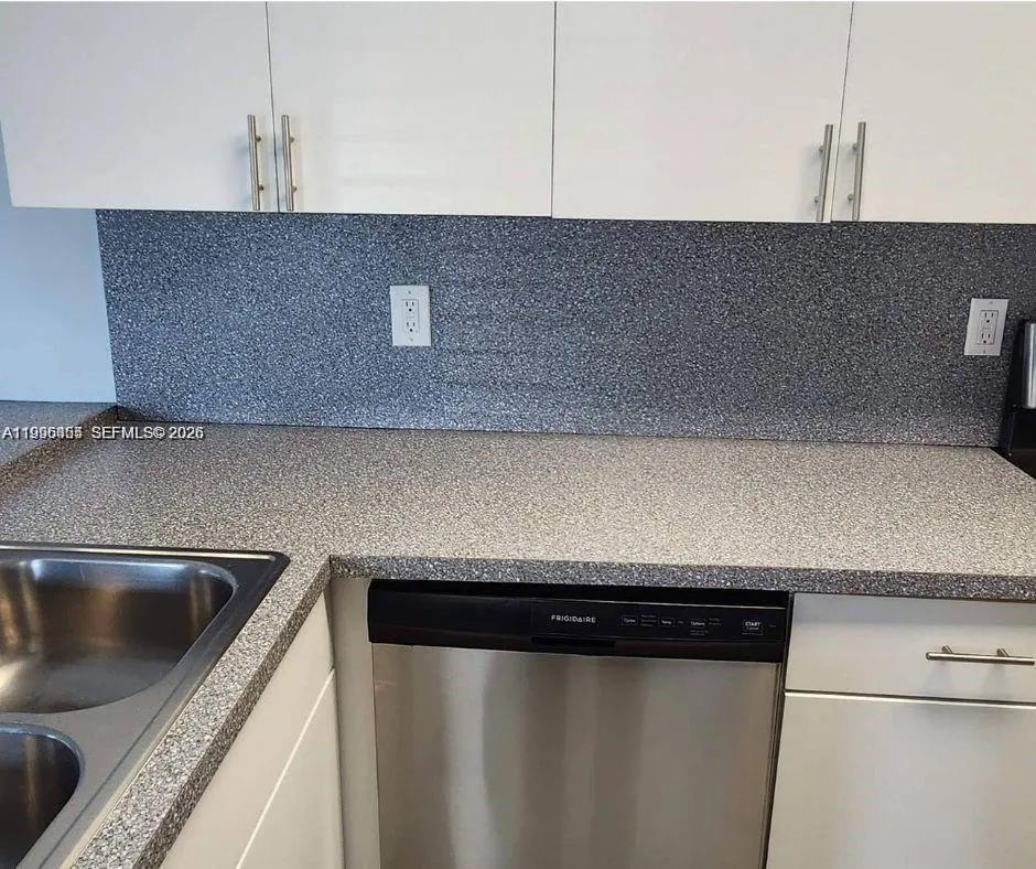 15354 Sw 72nd St 31-11, Miami, Florida 33193, Miami, Florida 33193, 2 Bedrooms Bedrooms, ,2 BathroomsBathrooms,Residential,For Sale,15354 Sw 72nd St 31-11, Miami, Florida 33193,A11996455