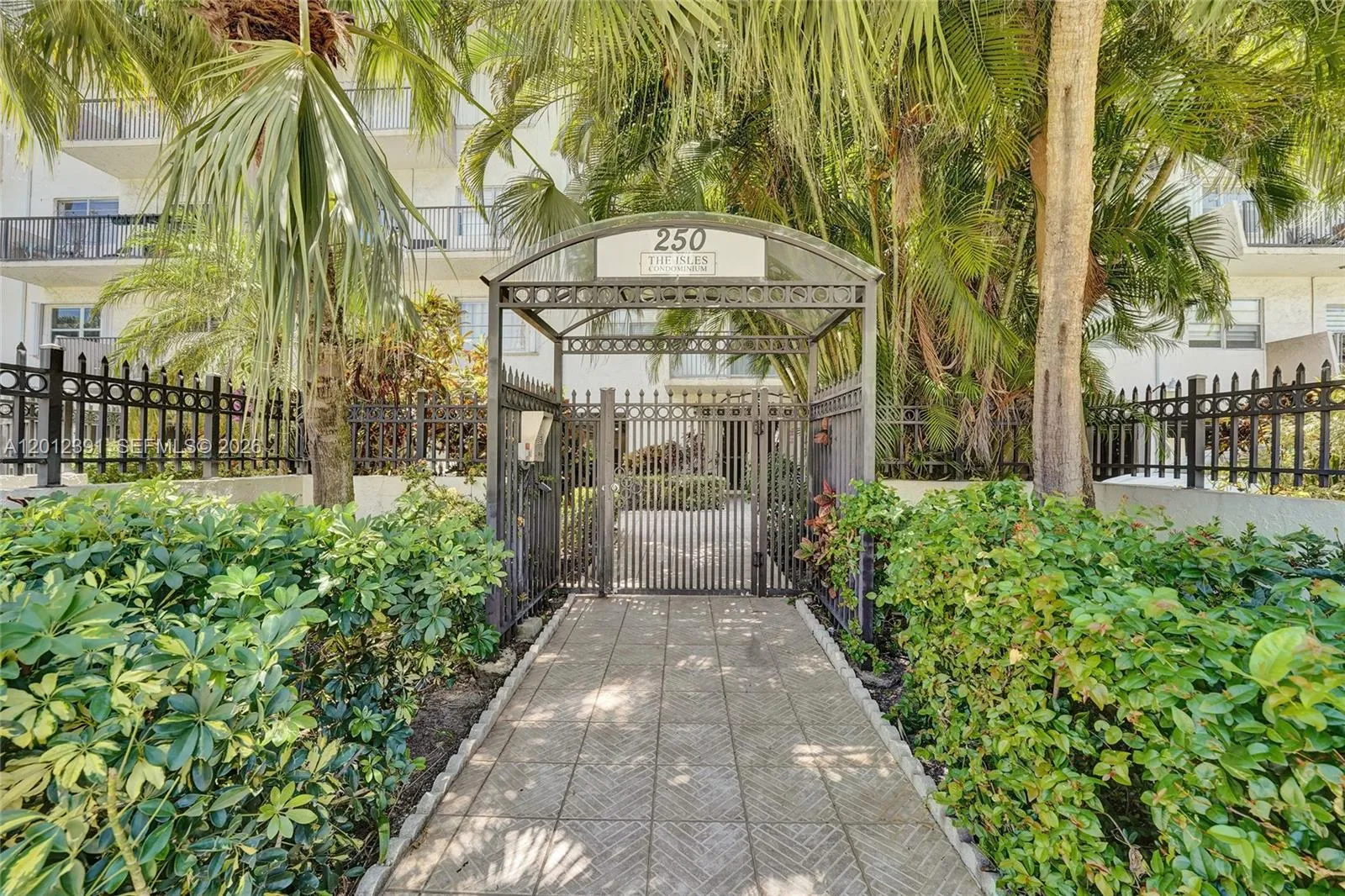 250 181st Dr 214, Sunny Isles Beach, Florida 33160, Sunny Isles Beach, Florida 33160, 1 Bedroom Bedrooms, ,1 BathroomBathrooms,Residential,For Sale,250 181st Dr 214, Sunny Isles Beach, Florida 33160,A12012391