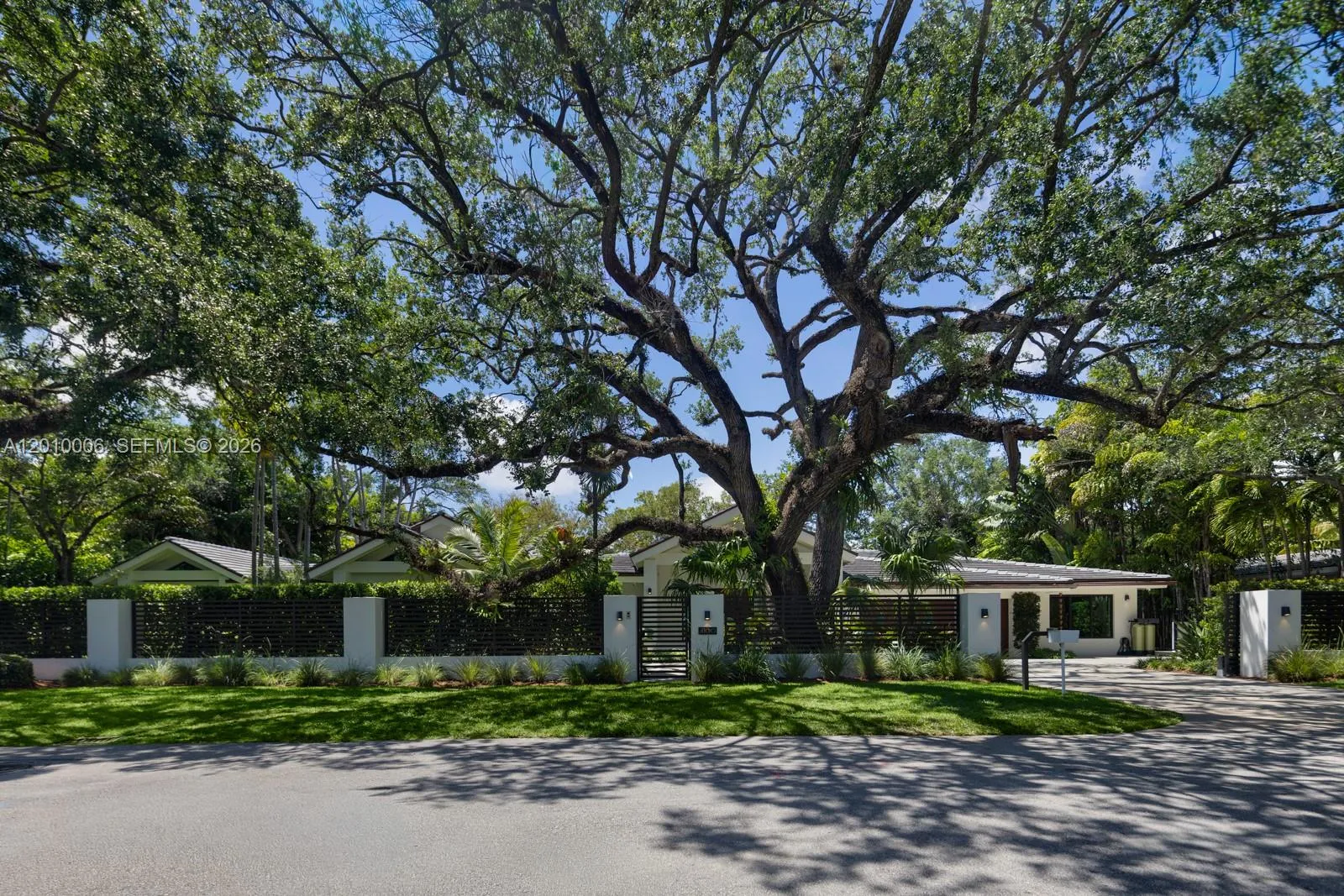 4100 Pinta Ct, Coral Gables, Florida 33146, Coral Gables, Florida 33146, 4 Bedrooms Bedrooms, ,3 BathroomsBathrooms,Residential,For Sale,4100 Pinta Ct, Coral Gables, Florida 33146,A12010006