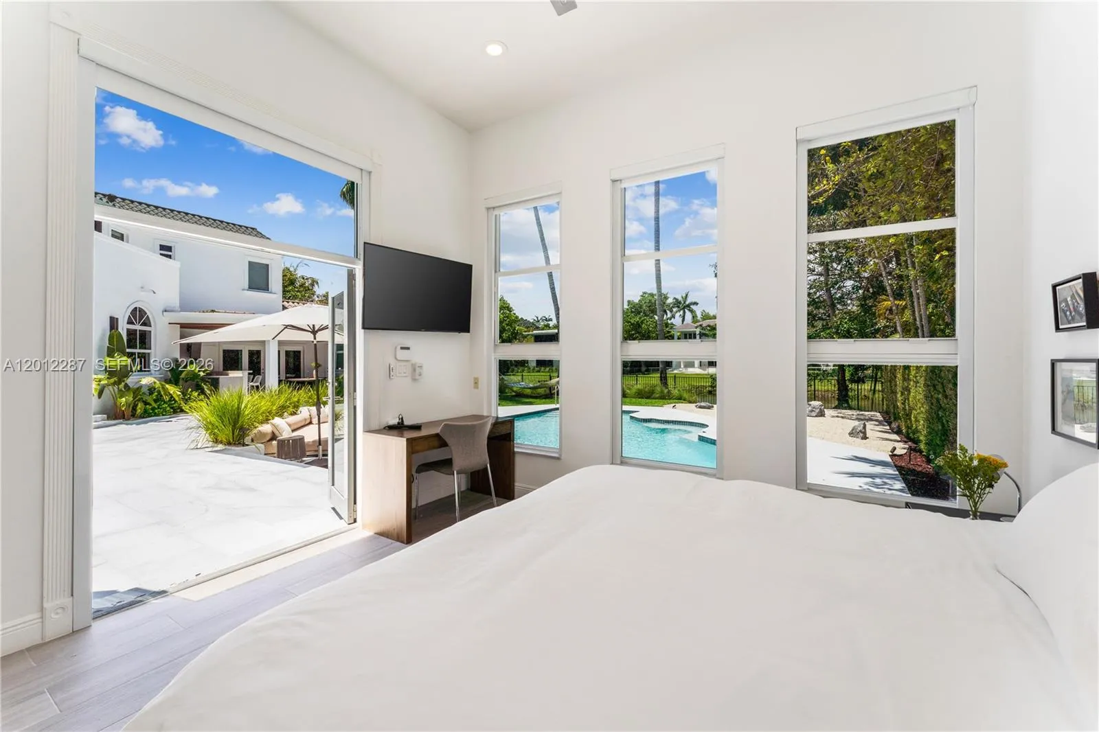 1/1 detached Pool house