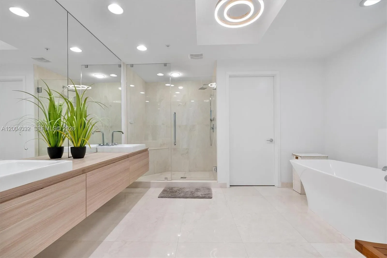 17301 Biscayne Blvd 1010, North Miami Beach, Flori, North Miami Beach, Florida 33160, 3 Bedrooms Bedrooms, ,3 BathroomsBathrooms,Residential,For Sale,17301 Biscayne Blvd 1010, North Miami Beach, Flori,A12004032