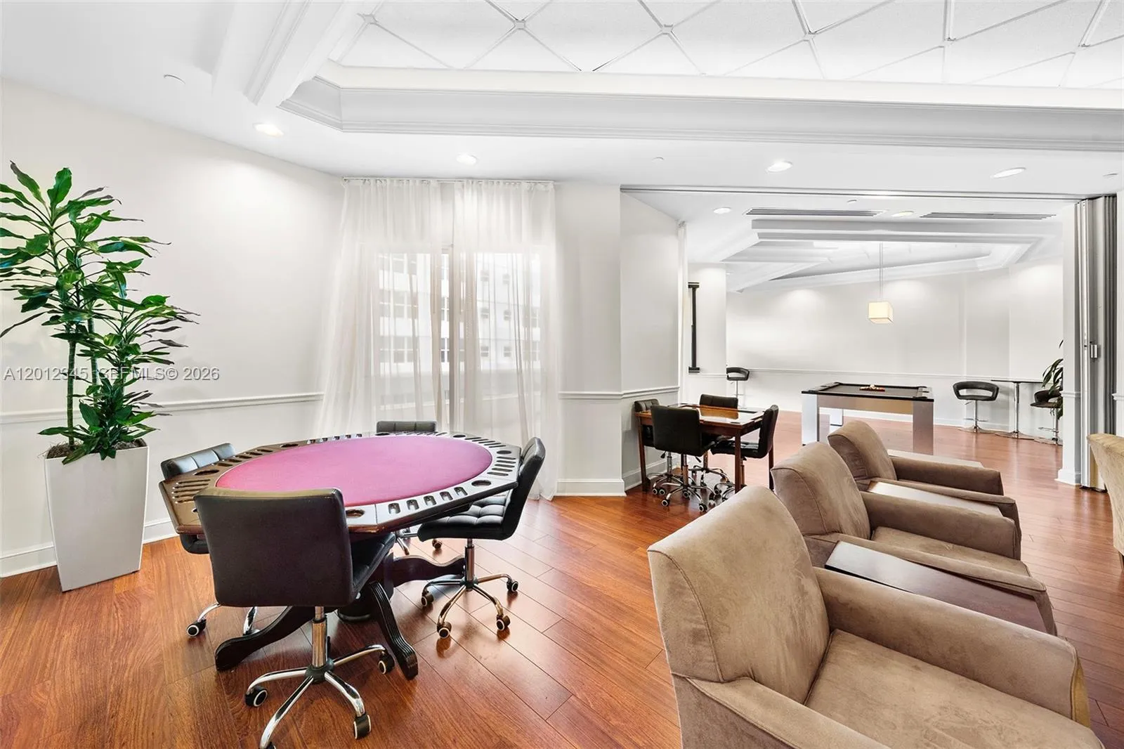 Green Diamond - Social Room