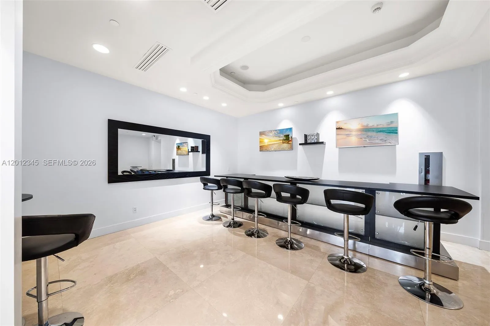 Green Diamond - Social Room