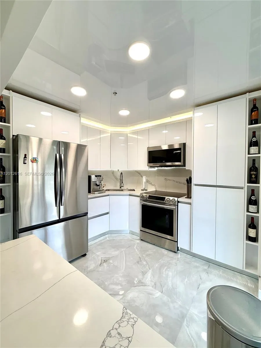 671 Ne 195th St 205e, Miami, Florida 33179, Miami, Florida 33179, 2 Bedrooms Bedrooms, ,2 BathroomsBathrooms,Residential,For Sale,671 Ne 195th St 205e, Miami, Florida 33179,A12012616