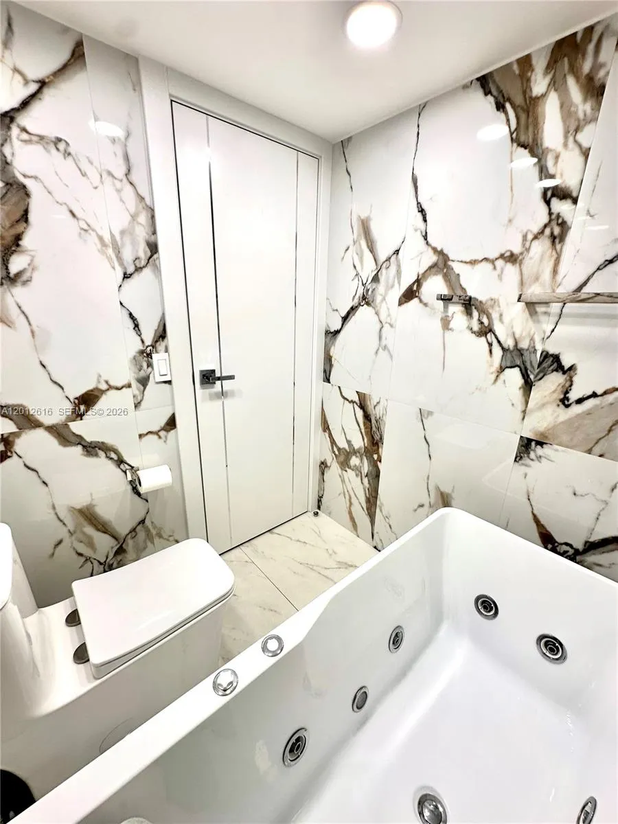 671 Ne 195th St 205e, Miami, Florida 33179, Miami, Florida 33179, 2 Bedrooms Bedrooms, ,2 BathroomsBathrooms,Residential,For Sale,671 Ne 195th St 205e, Miami, Florida 33179,A12012616