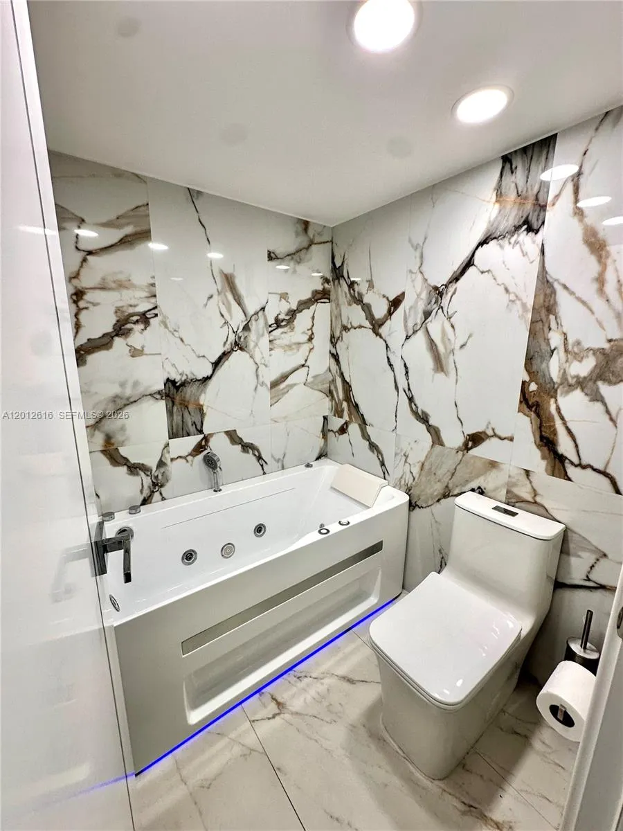 671 Ne 195th St 205e, Miami, Florida 33179, Miami, Florida 33179, 2 Bedrooms Bedrooms, ,2 BathroomsBathrooms,Residential,For Sale,671 Ne 195th St 205e, Miami, Florida 33179,A12012616