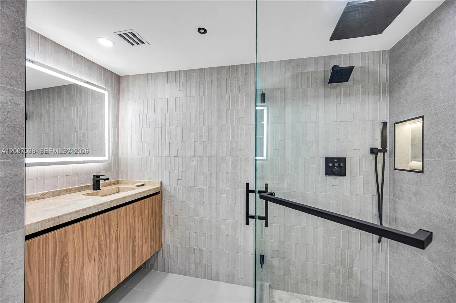 20185 E Country Club Dr 1904, Aventura, Florida 33, Aventura, Florida 33180, 3 Bedrooms Bedrooms, ,2 BathroomsBathrooms,Residential,For Sale,20185 E Country Club Dr 1904, Aventura, Florida 33,A12007038