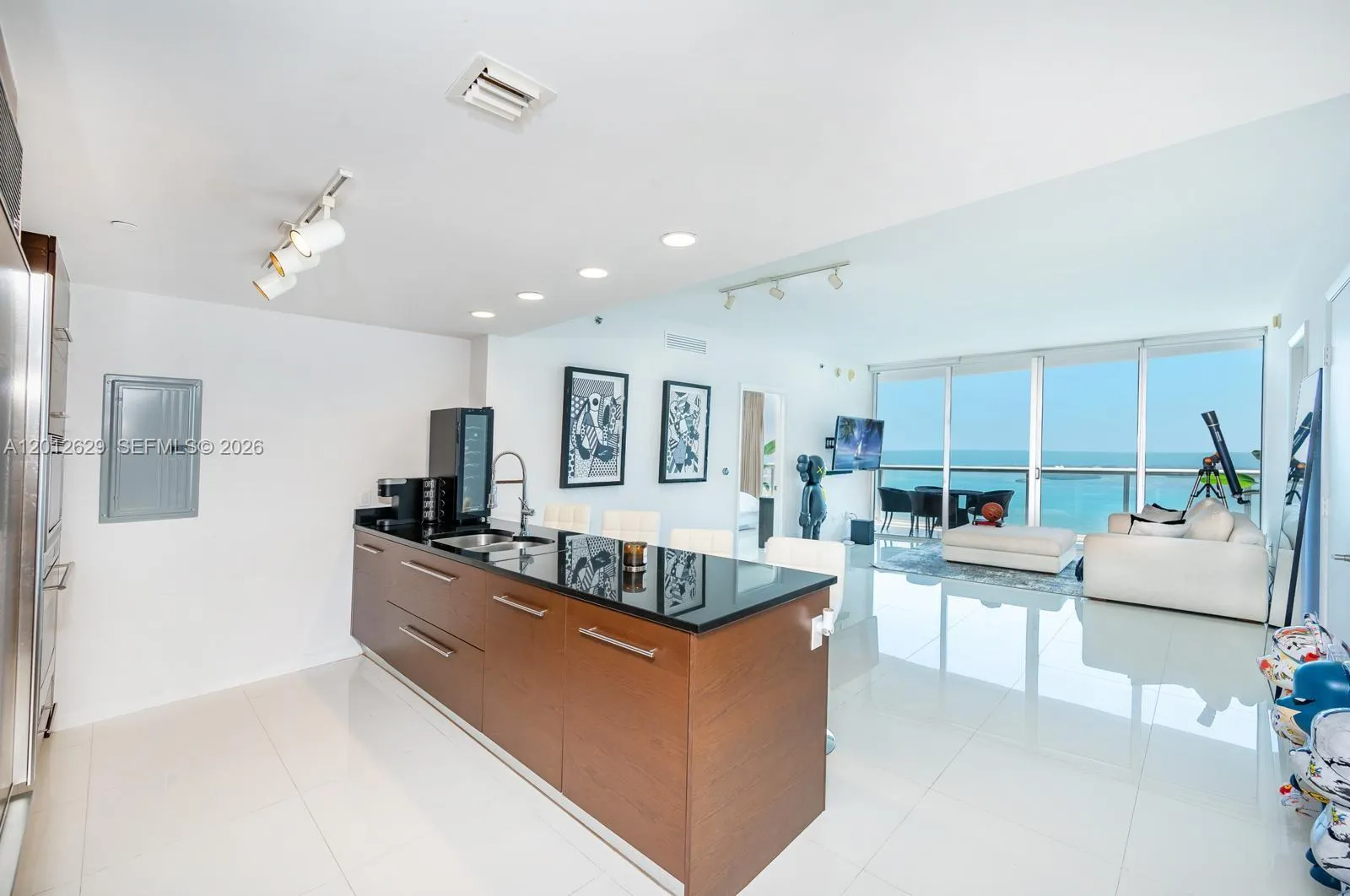 465 E Brickell Ave 5305, Miami, Florida 33131, Miami, Florida 33131, 2 Bedrooms Bedrooms, ,2 BathroomsBathrooms,Residential,For Sale,465 E Brickell Ave 5305, Miami, Florida 33131,A12012629