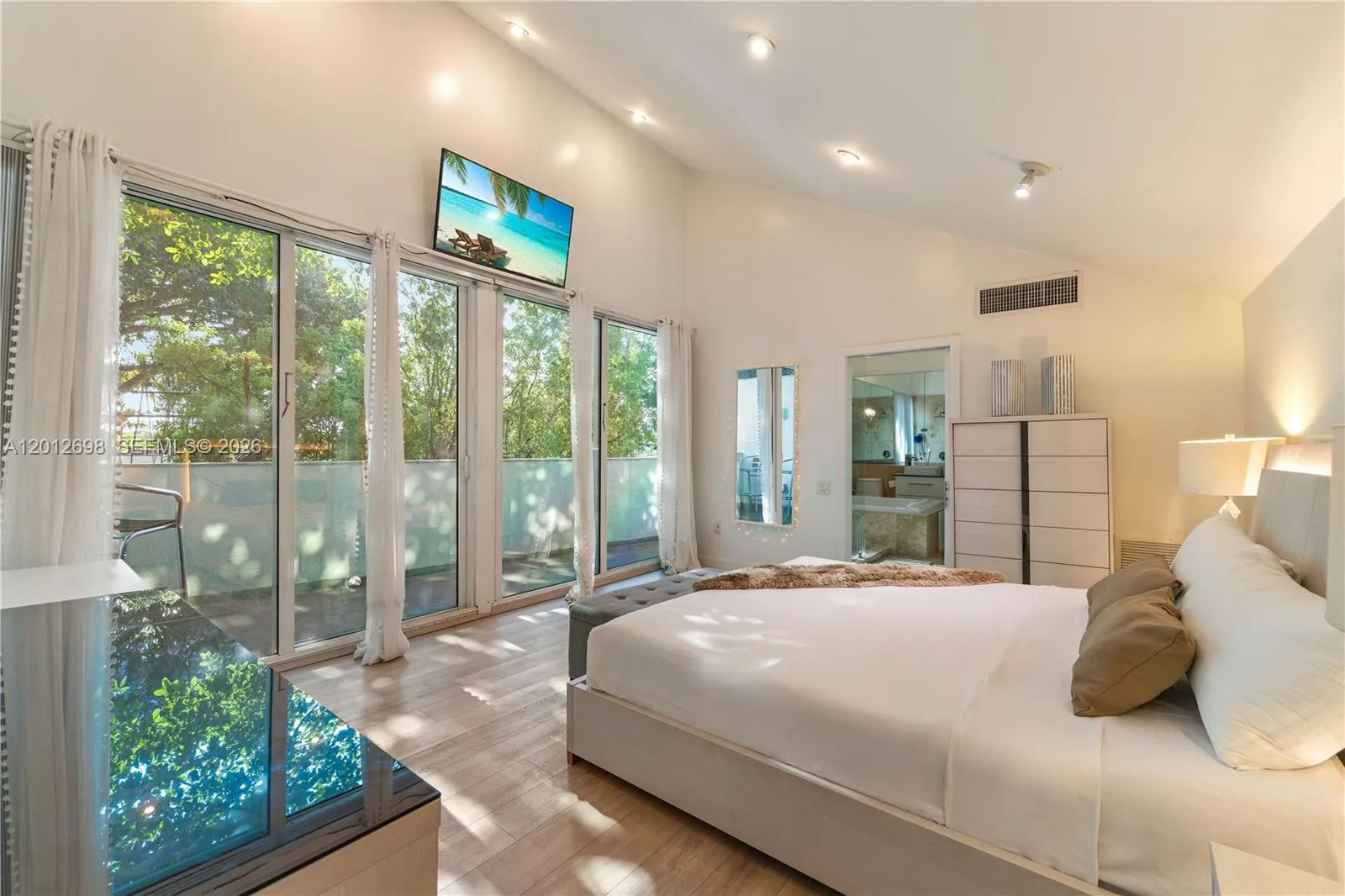 1898 Sw 17th St, Miami, Florida 33145, Miami, Florida 33145, 4 Bedrooms Bedrooms, ,3 BathroomsBathrooms,Residential Lease,For Rent,1898 Sw 17th St, Miami, Florida 33145,A12012698