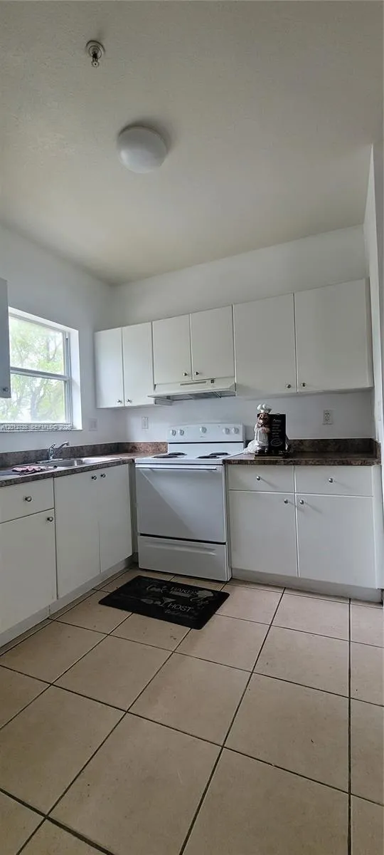 33 E 20th St 205, Hialeah, Florida 33010, Hialeah, Florida 33010, 2 Bedrooms Bedrooms, ,1 BathroomBathrooms,Residential Lease,For Rent,33 E 20th St 205, Hialeah, Florida 33010,A12012738