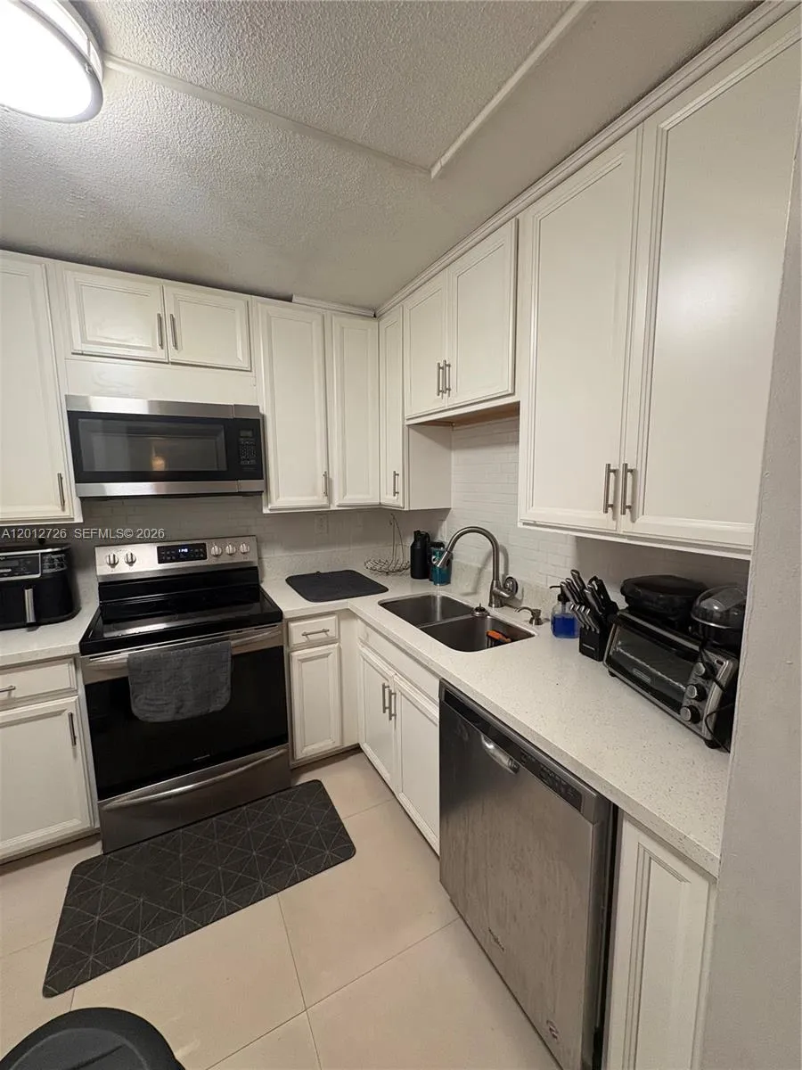 9531 Seagrape Dr 106, Davie, Florida 33324, Davie, Florida 33324, 3 Bedrooms Bedrooms, ,2 BathroomsBathrooms,Residential Lease,For Rent,9531 Seagrape Dr 106, Davie, Florida 33324,A12012726
