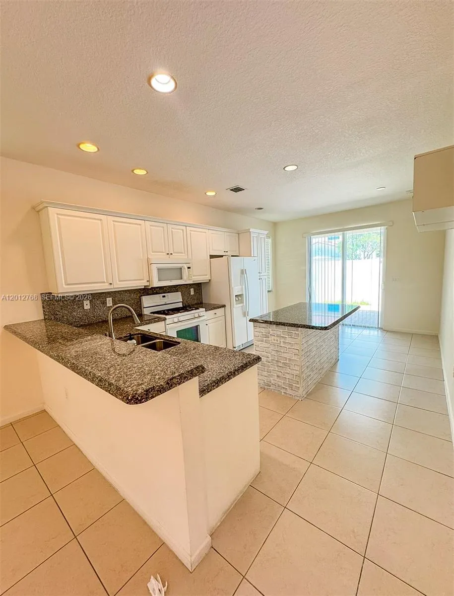 3210 Nw 126th Avenue 3210, Sunrise, Florida 33323, Sunrise, Florida 33323, 3 Bedrooms Bedrooms, ,2 BathroomsBathrooms,Residential Lease,For Rent,3210 Nw 126th Avenue 3210, Sunrise, Florida 33323,A12012768