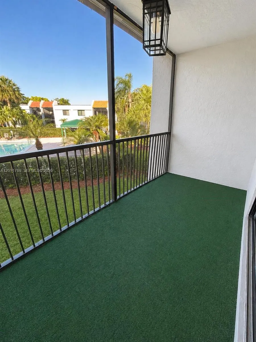 286 Racquet Club Rd 204, Weston, Florida 33326, Weston, Florida 33326, 2 Bedrooms Bedrooms, ,2 BathroomsBathrooms,Residential Lease,For Rent,286 Racquet Club Rd 204, Weston, Florida 33326,A12011769