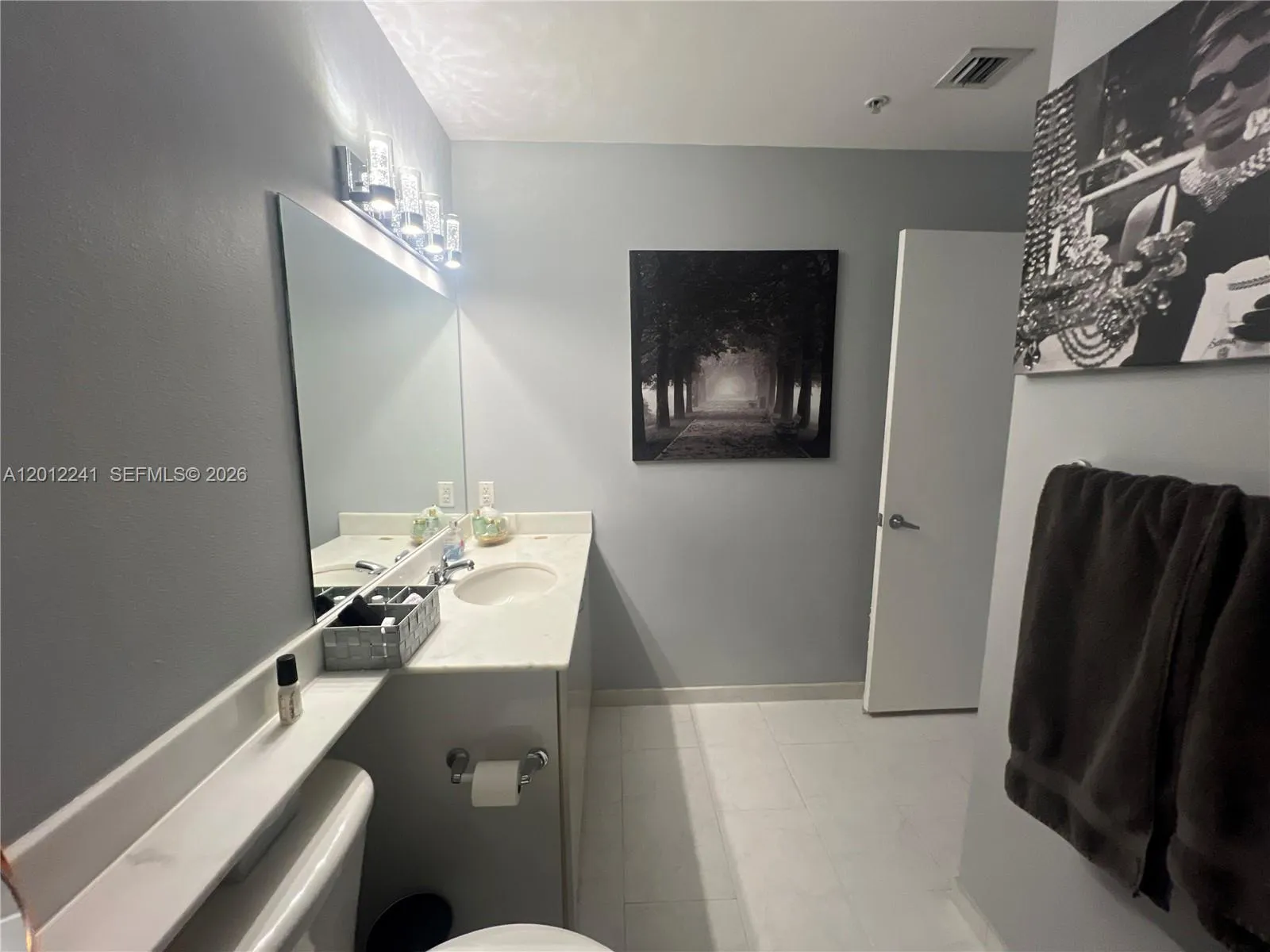 234 Ne 3rd St 703, Miami, Florida 33132, Miami, Florida 33132, 1 Bedroom Bedrooms, ,1 BathroomBathrooms,Residential Lease,For Rent,234 Ne 3rd St 703, Miami, Florida 33132,A12012241