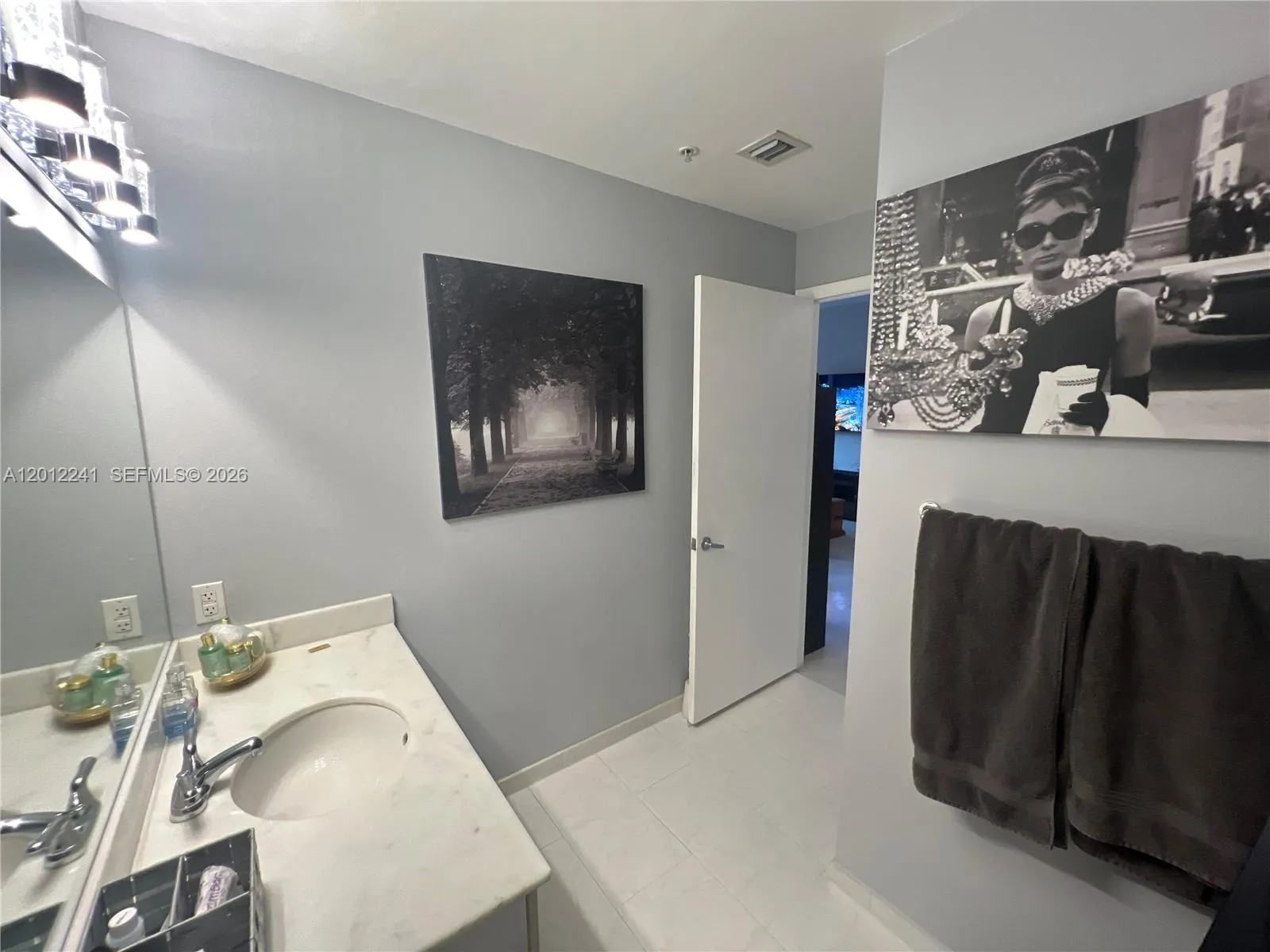 234 Ne 3rd St 703, Miami, Florida 33132, Miami, Florida 33132, 1 Bedroom Bedrooms, ,1 BathroomBathrooms,Residential Lease,For Rent,234 Ne 3rd St 703, Miami, Florida 33132,A12012241