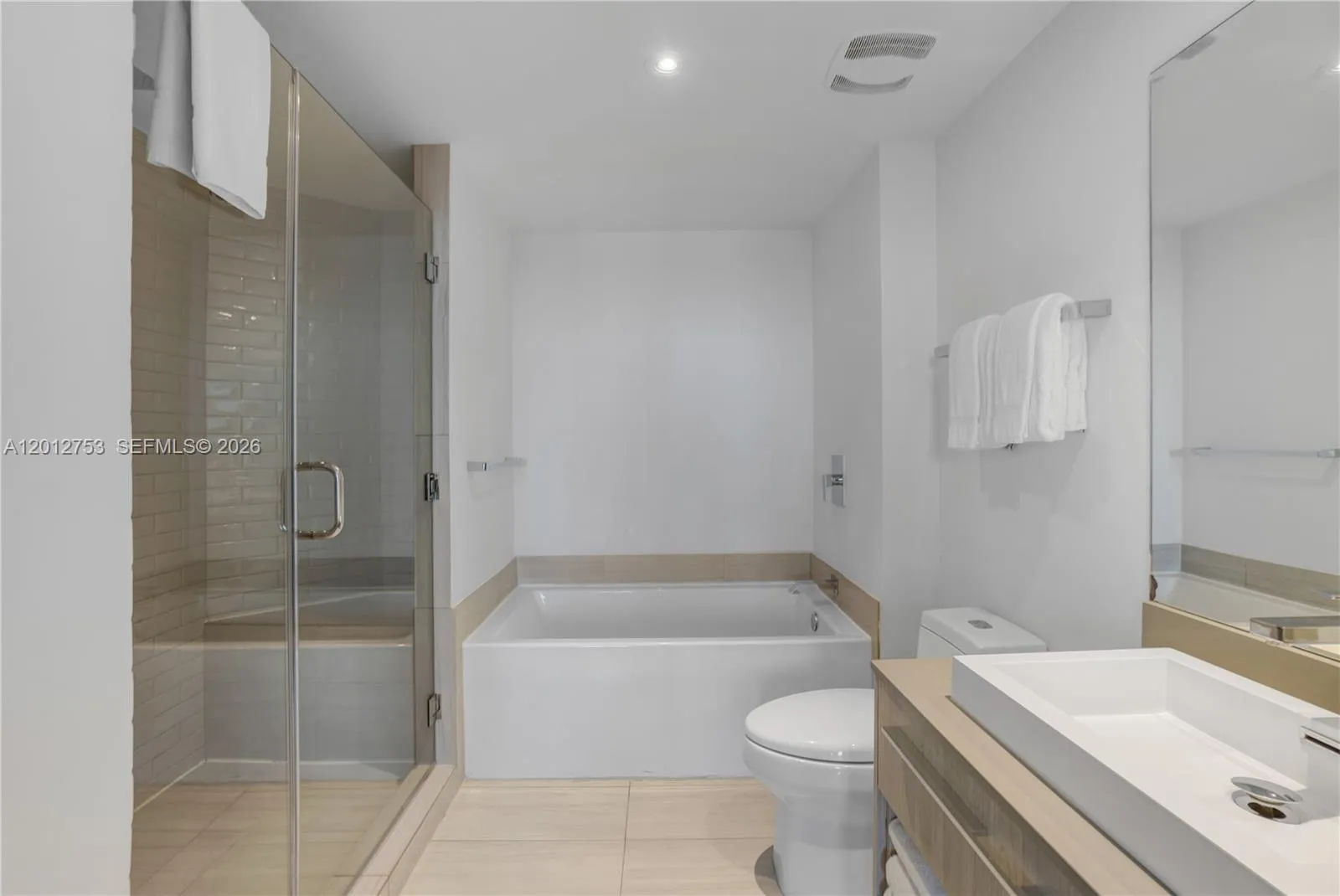 4010 S Ocean Dr R1801, Hollywood, Florida 33019, Hollywood, Florida 33019, 2 Bedrooms Bedrooms, ,2 BathroomsBathrooms,Residential,For Sale,4010 S Ocean Dr R1801, Hollywood, Florida 33019,A12012753