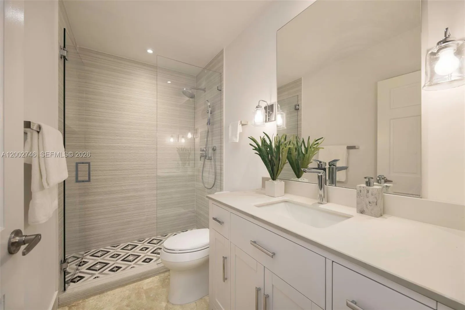 255 Ridgewood Rd, Key Biscayne, Florida 33149, Key Biscayne, Florida 33149, 4 Bedrooms Bedrooms, ,3 BathroomsBathrooms,Residential,For Sale,255 Ridgewood Rd, Key Biscayne, Florida 33149,A12002746